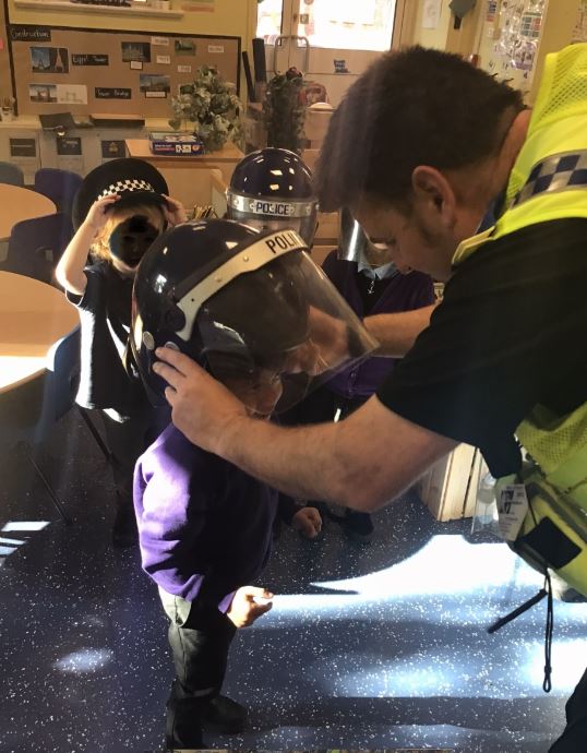 shipley_ce's tweet photo. A huge thank you to our PCSO's for coming to speak to reception about the role of the police as part of their people who help us topic @WYP_PCSO871 @WeAreBDAT #community #EYFS #visitors #peoplewhohelpus #experientiallearning https://t.co/fvIDucokYt