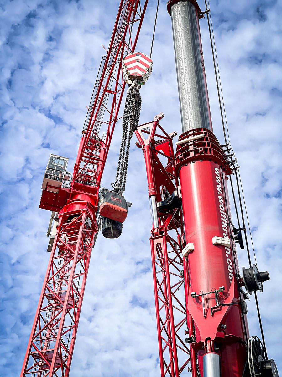 kierconstruct's tweet photo. New additions to the Gloucester skyline! A significant milestone for the Forum team, captured on camera by Project Manager Nick Austin! 

#towercranes #forumdigital #loveconstruction @GloucesterCity https://t.co/APutEASkV5