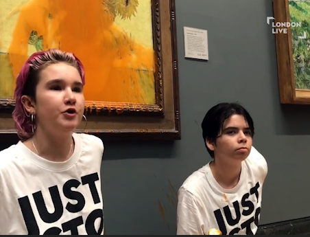 LondonLive's tweet image. Two protesters from @JustStop_Oil have thrown tinned soup at Vincent Van Gogh’s famous 1888 work Sunflowers at the National Gallery in London.

The pair threw two tins of Heinz tomato soup before security was called in and visitors escorted out of the room.

#juststopoil #vangogh