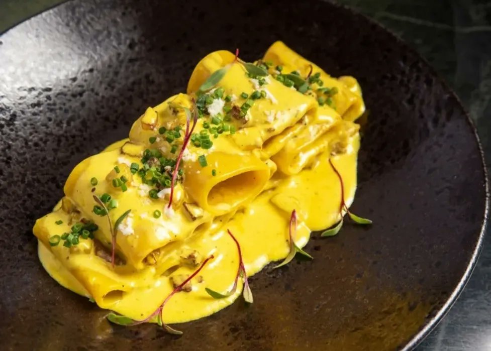 RevistaSoyCariB's tweet photo. El restaurante Ajualá es uno de los más codiciados y visitados de la cuidad de Santo Domingo, en R.D.
Su menú es espectacular y creativo. Un lugar en donde la dominicanidad se siente solo al entrar por sus puertas.
#Ajuala #AjualaRD #Gastronomiadominicana #GastronomiaCaribeña https://t.co/gF4SAQno5m