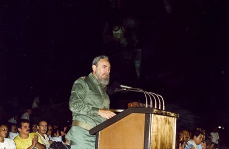 MMarreroCruz's tweet photo. #FidelPorSiempre: "Los hombres pueden morir, ¡pero los ejemplos no morirán jamás!; los hombres pueden morir, ¡pero las ideas no morirán jamás!"
(14/10/1991) https://t.co/fxzKatLJi9
