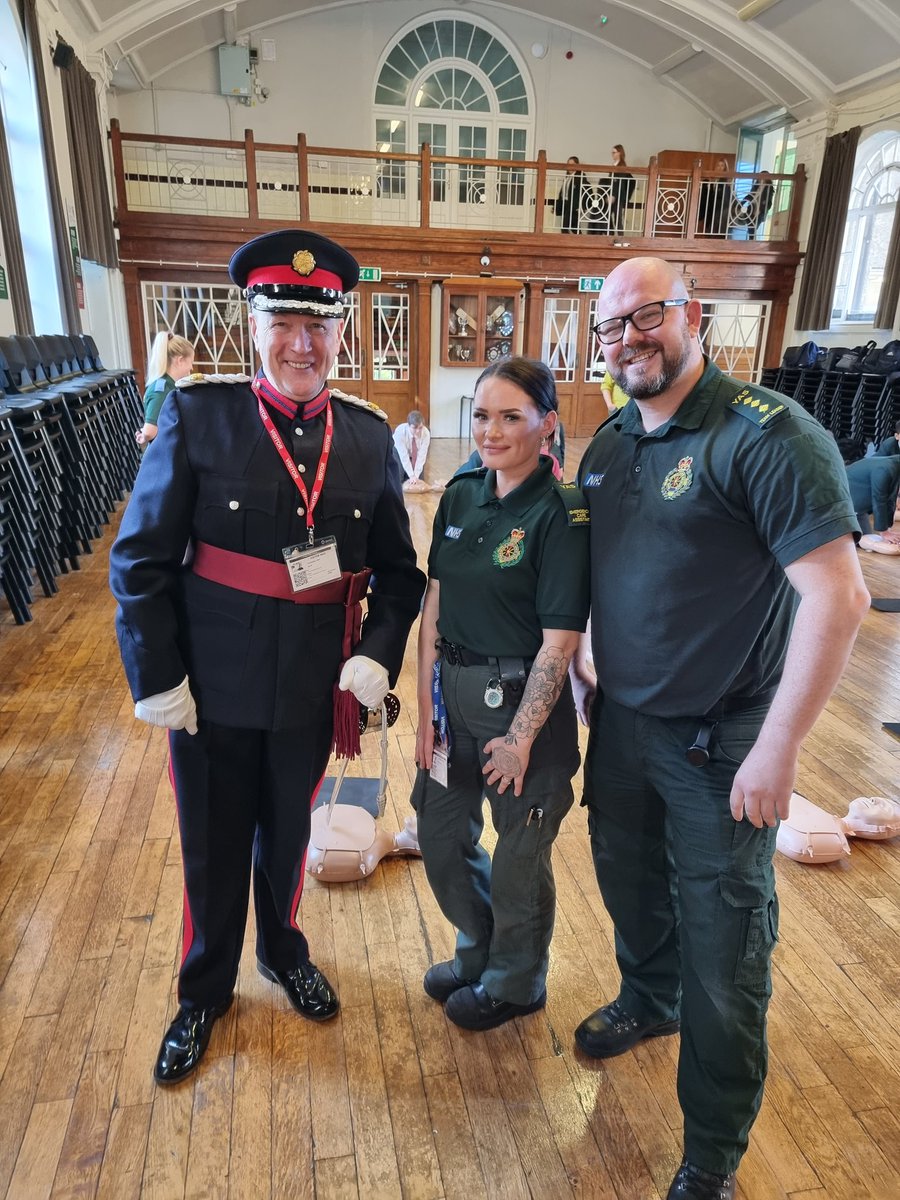 jonhammondtweet's tweet photo. Always an honour to represent @LordLtWY at #restartaheartday with these brilliant lifesavers from @YorksAmbulance. Great students from @HonleyHighUK learning crucial skills. https://t.co/tcGv25OgCM