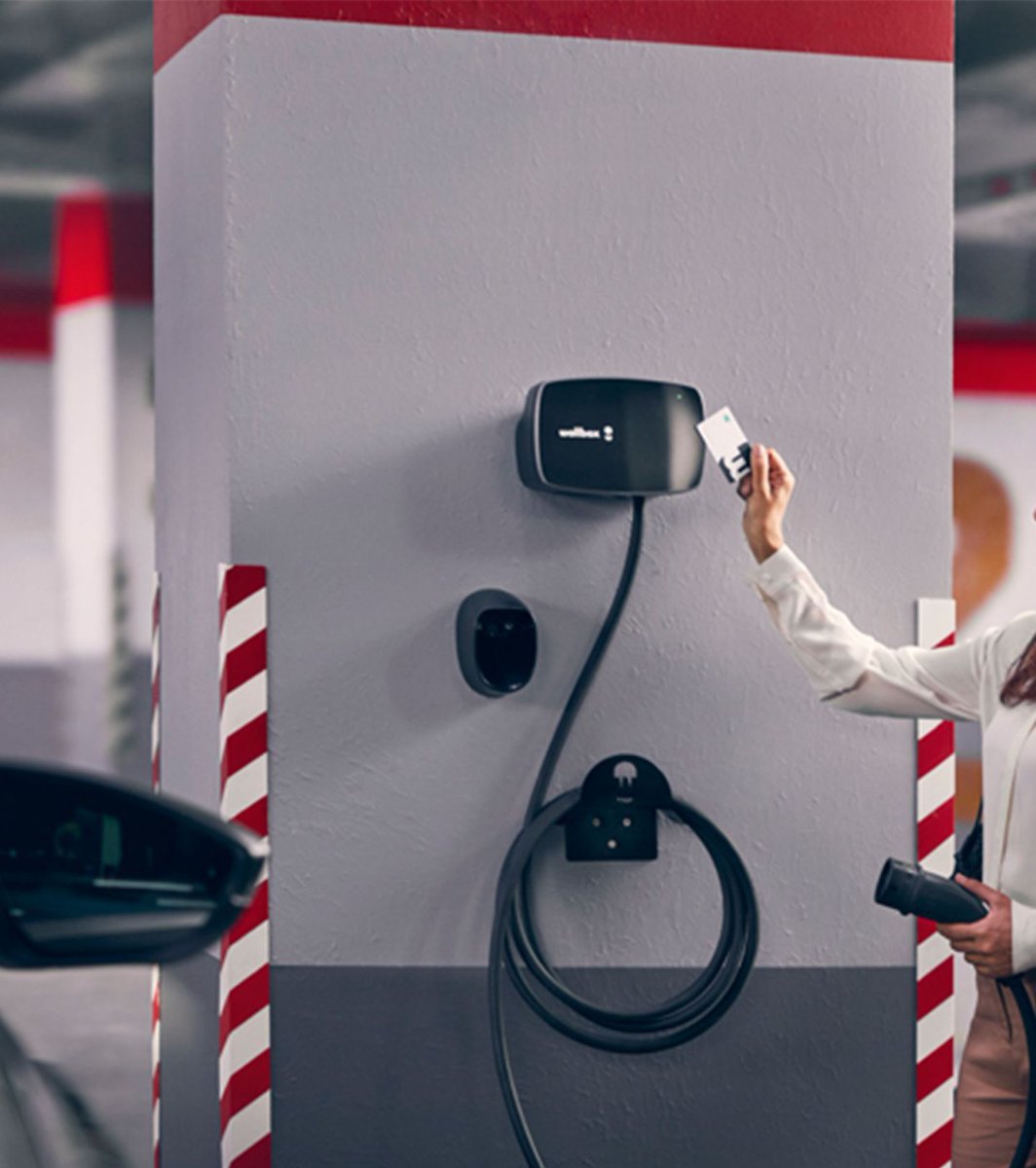 EVChargePlus's tweet photo. Wallbox just launched the Commander 2 charger. A business charging solution with advanced business features and touchscreen. 🔌 
#evcharging #evchargingstation #wallbox #evchargeplus https://t.co/3JvfqFTatL