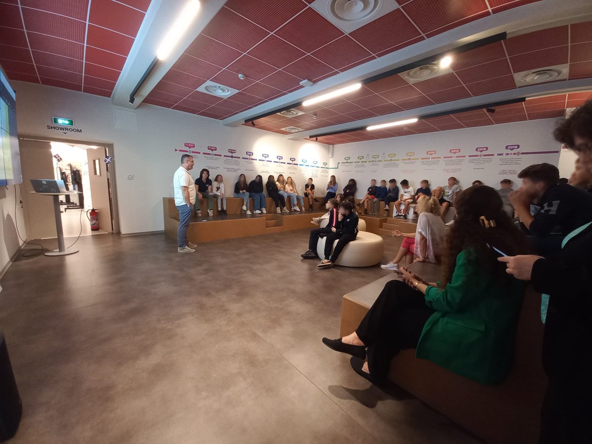 Maison_IA's tweet photo. [#FDS2022] J4 &amp; J5 Village Sciences MIA🙌

6 ateliers #scolaires pour raisonner à l’ère de l’IA : des activités techno-créatives des Alpes-Maritimes au Québec👇

🖥Introduction au codage
🧠Réflexion sur les compétences interpersonnelles
✔Sensibilisation aux pratiques éthiques https://t.co/sD2eQ9eFOT