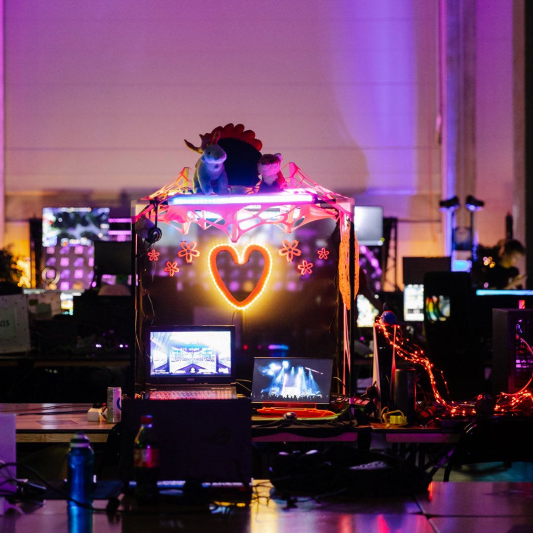 assemblyparty's tweet photo. Mitä lisävarusteita SÄ aiot tuoda Wintereille piristämään LAN-paikkaasi? 😏
#assemblywinter2023 #asmparty #assemblyparty #asmparty23 #assemblywinter #esportsfi #gaming #pelaaminen #pelit #tapahtumat #messukeskus #tapahtuma #pelitapahtuma #helsinki https://t.co/qoHq16ojQ3