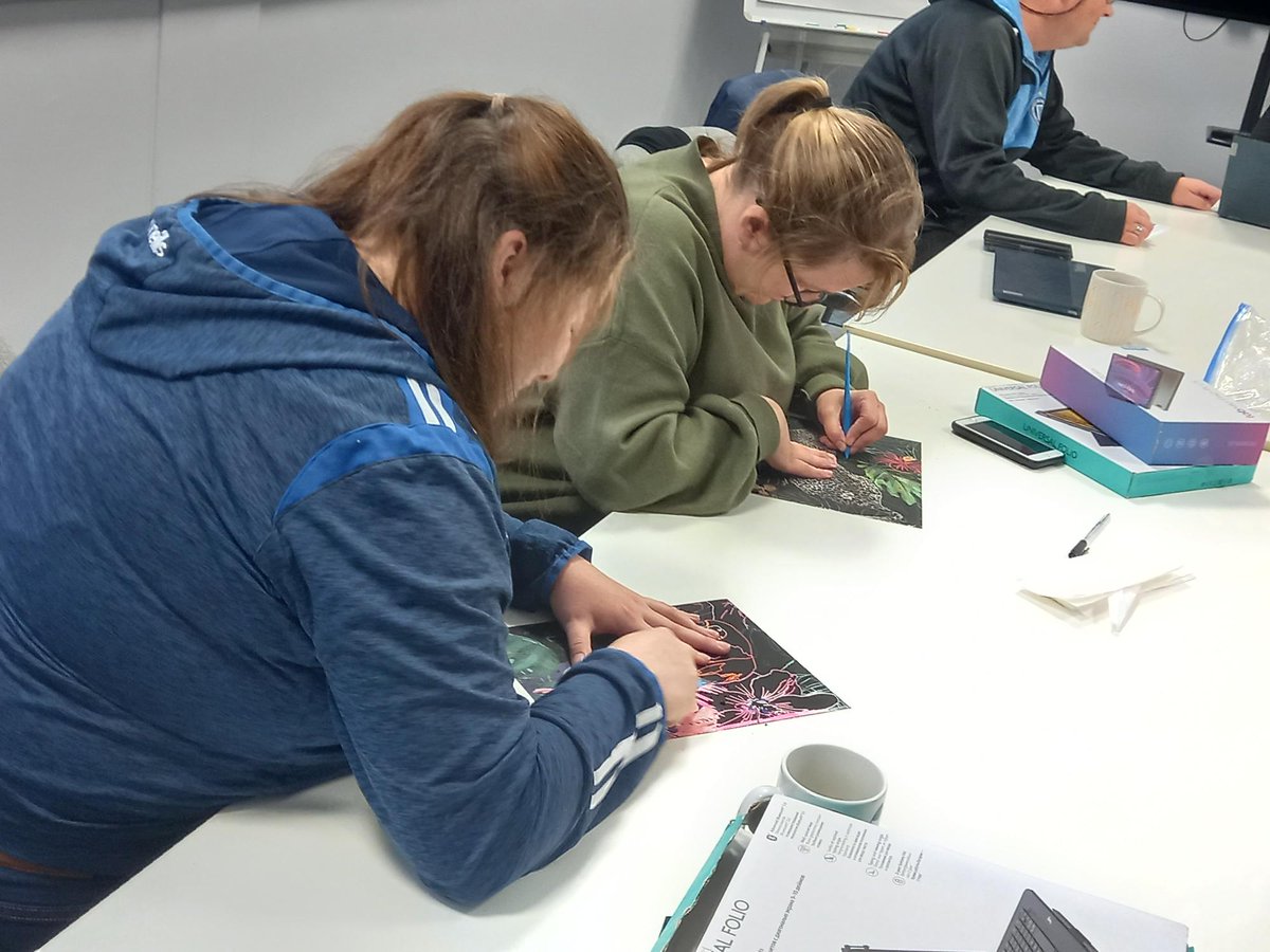 NOW_Group's tweet photo. This week NOW Group's Enniskillen participants took time to have a catch up on their mental health and wellbeing as part of #WorldMentalHealthDay2022.

They did some mindful colouring and scratch art whilst enjoying a chat over tea and biscuits. 🎨 ☕

#minfdulness #socialgroup https://t.co/Gl28x2OxfU