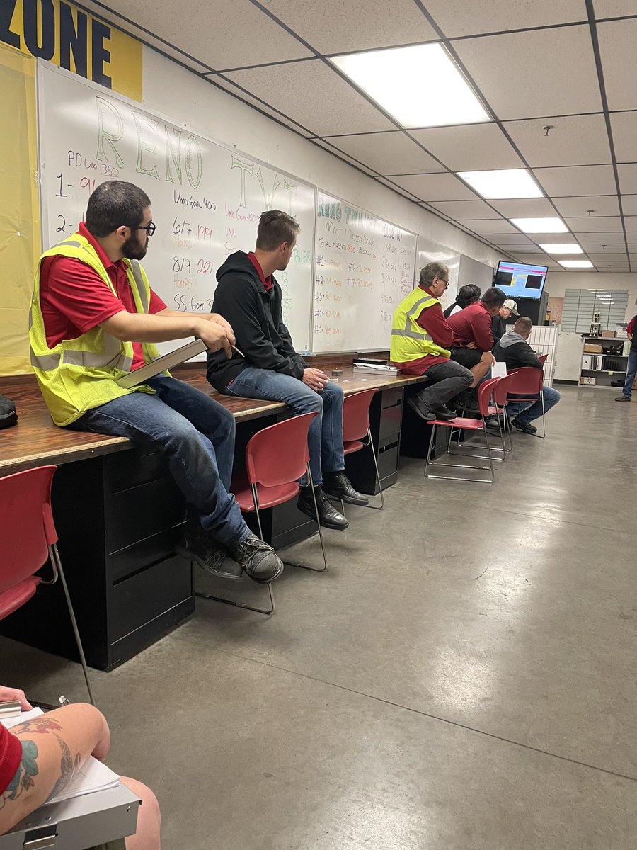 DanielleBB_ups's tweet photo. Reno preload Friday focus group meeting. Time management was the topic today. How do you spend your minutes? We are excited about the new hourly and management additions to the Reno family. https://t.co/ABOMQhX36x