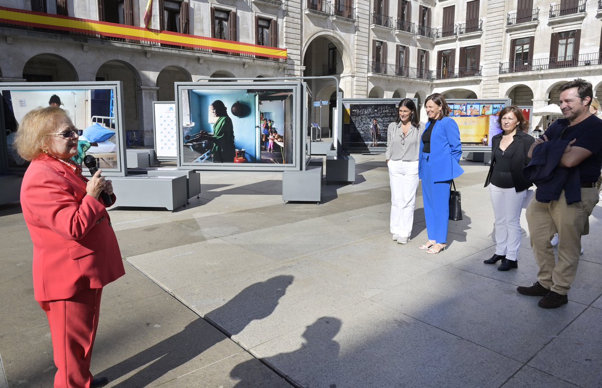 gemaigual's tweet photo. 📣📸La Porticada acoge la expo ‘Tierra de sueños’ de la fotógrafa Cristina García Rodero❕Os animo a visitar esta propuesta cultural que organizamos con @FundlaCaixa y descubrir la vida de los habitantes de Anantapur, una de las zonas más pobres de India 🇮🇳 Un tesoro documental🔝 https://t.co/RSCwozKAPg