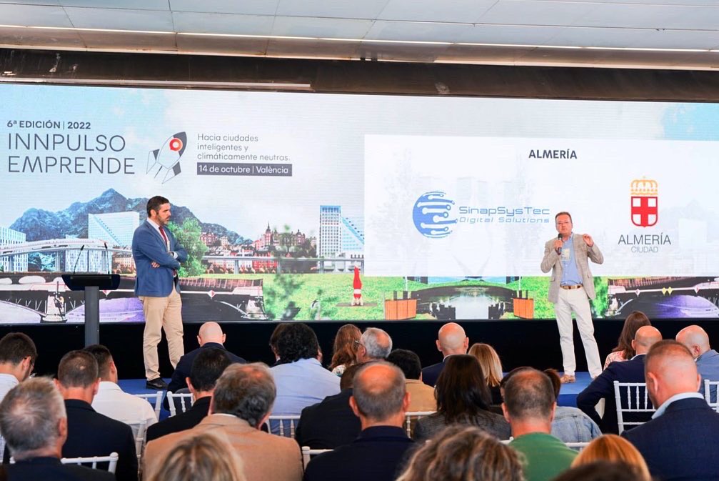 juanjoalonsoalm's tweet photo. #Almería presente en la #VI edición de las jornadas #InnpulsoEmprende de #Valencia para mostrar @Sinapsystec_EU la #StartUp acelerada en #ElCable 🚀

🤍❤️ Nuestra ciudad es ejemplo en innovación y sostenibilidad que seguimos construyendo entre los almerienses! 💪

@OpenFuture_And https://t.co/HshtwqY7p1
