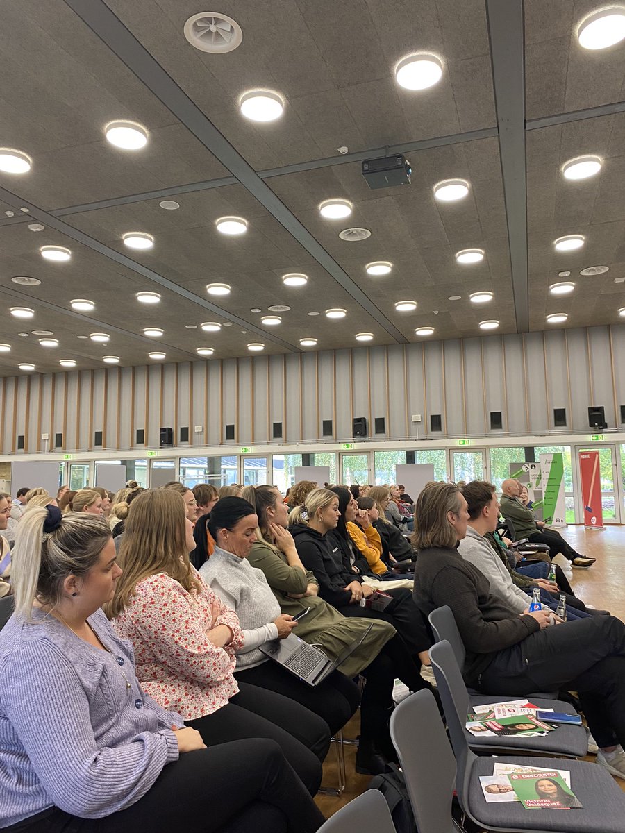 UclDk's tweet photo. Vi har valgdebat på @UclDk med fynske folketingspolitikere. Vi skal tale velfærdsudfordring, livet som studerende og klima. Moderator er direktør @poulskovdahl. #fv22 #ucldk https://t.co/0tDJ2JW8sF