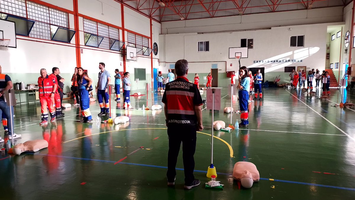 asoprotecor's tweet photo. Hoy nuestra asociación está en una formación masiva de rcp, PLS en el instituto de IES Fuentezuelas en Jaén capital. Como otros años seguimos la estrecha colaboración con el 061 de Jaén. #asoprotecor #rcp #pls #061 #policianacional #dccu #suap #cruzroja #voluntariado https://t.co/gm2MDQjdiU