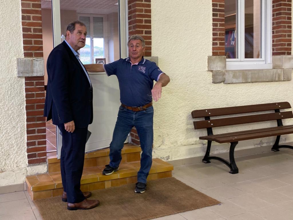 max_brisson's tweet photo. Merci au maire de #Gayon, Pierre Peilhet de m'avoir présenté le projet de rénovation de la salle communale. Des travaux indispensables d'isolation, de mises aux normes des installations électriques et d'accessibilité. Une belle démarche pour entretenir ce lieu de vie ! https://t.co/5wAL4jqDHj