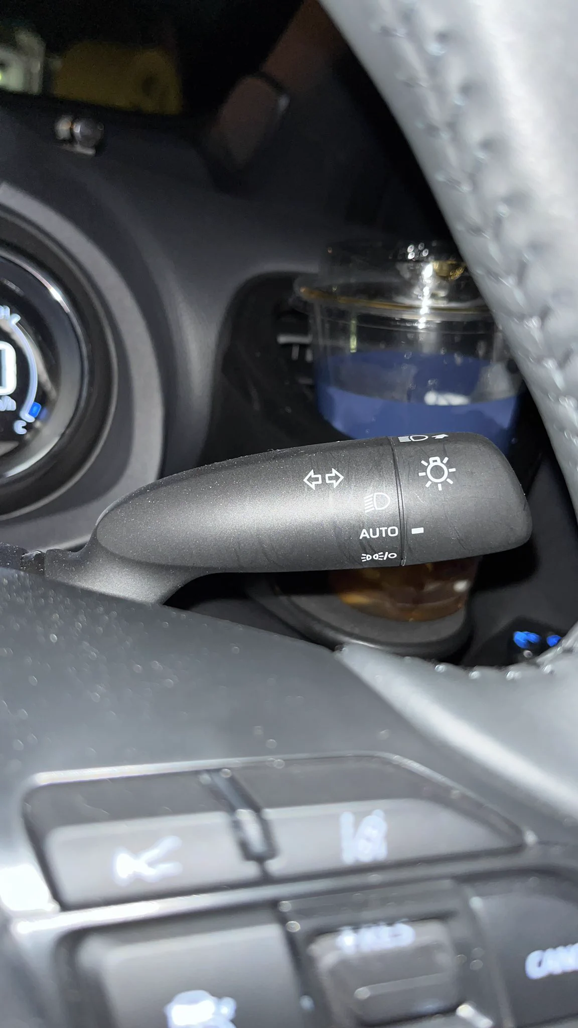 @talking_car とはいえ、最近はオートライトが義務化され基本的に触らないですかね。勝手に早めに点いてるかんじ。あと、デイライトも併せて常時ついてますね。運転が上手いかのバロメーターになりにくくなってきてますね。(笑) 