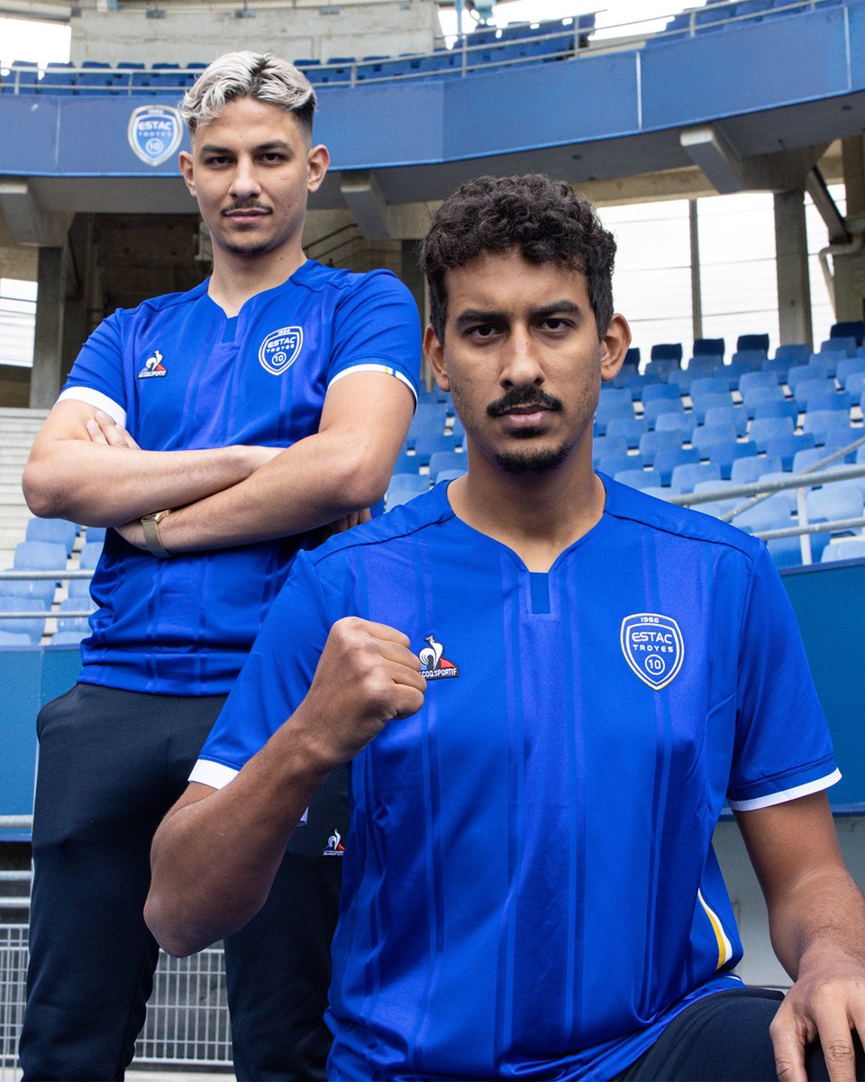 FIFAe's tweet photo. Last year they were competing against each other, but this year they are joining forces! 🤝

2v2 just got a lot more interesting with @Rafsou 🇫🇷 playing side by side with his brother @MenceFIFA 🇫🇷 as they both just joined @ESTAC_esports 👥

📸 @ESTAC_esports https://t.co/9n7i3e73l8