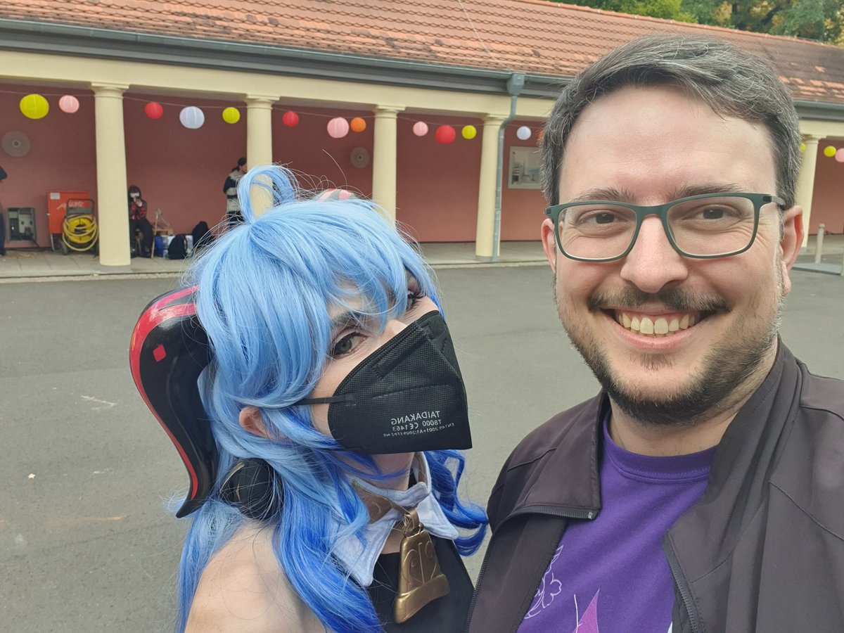 KamuiKuroshi's tweet photo. The @Connichi -selfie-spam has begun!
I made it my Nr. 1-priority to take as many selfies with my friends as possible & I succeeded!💜
Thank you, my dear friends, for this amazing weekend! You guys ROCK!
#Connichi #BestConvention
#GoodByeKassel #HelloWiesbaden https://t.co/RUiMmtTB6E