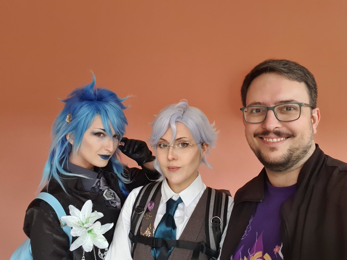 KamuiKuroshi's tweet photo. The @Connichi -selfie-spam has begun!
I made it my Nr. 1-priority to take as many selfies with my friends as possible & I succeeded!💜
Thank you, my dear friends, for this amazing weekend! You guys ROCK!
#Connichi #BestConvention
#GoodByeKassel #HelloWiesbaden https://t.co/RUiMmtTB6E