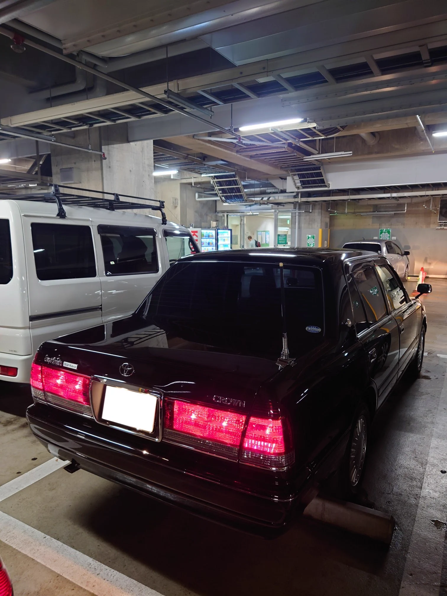 @talking_car 薄暗い時とか早くライト点けます。
自分のクルマが黒いのも有りますが存在気付いて欲しいし何より事故に合いたくない…
そしてライト点けた姿が格好いいからです（笑）
なので無灯火とかは殺意湧きます😠 