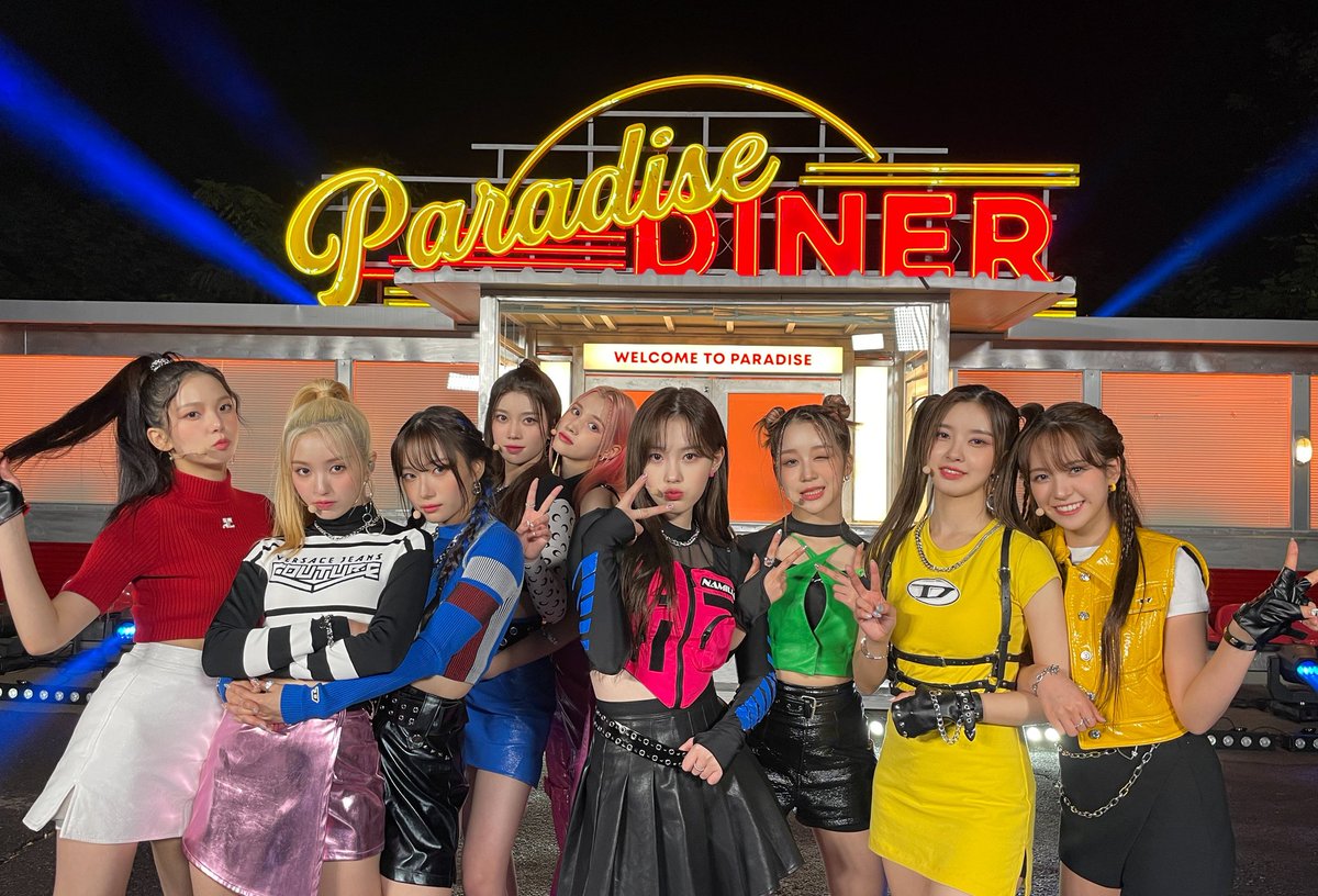 dancing in every corner that has its own explosion, looking cool but still refreshing as usual, that's kep1er! bright and striking colors are the center of attention today. thank you for watching our stage today!