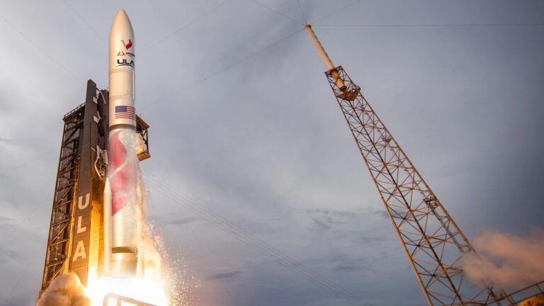 fossbytes14's tweet photo. Amazon Project Kuiper satellites will launch in 2023.
https://t.co/gzTXOsRV7O
#TweetBytes #Amazon #projectkuiper #satellite https://t.co/OoZNztCnOW