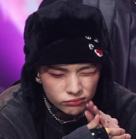 ssomi_SKZlove's tweet photo. 후웅....                                 후웅...
        후웅....                               후웅... https://t.co/5G8o2JAPob