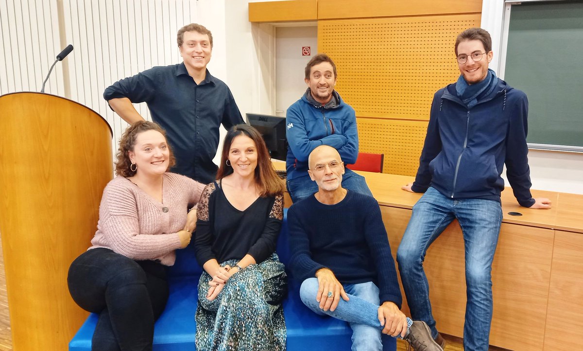 Inria_Nancy's tweet photo. 💡 Comment fonctionne un robot ? A t-il une conscience ? Pourquoi devons-nous faire attention à nos données ? Quelle société souhaitons-nous demain ? Une pièce de théâtre qui a ouvert à de nombreuses questions et à une belle réflexion collective 👏 #ProcesDuRobot https://t.co/IQyGyNPfKa
