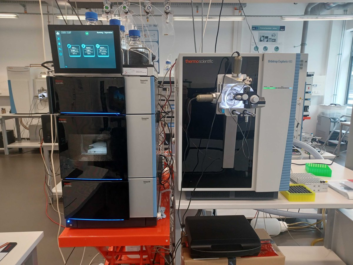 ProteomCenter's tweet photo. We'd like you to welcome the newest addition to our team @ProteomCenter. We expect great things from you #orbitrapexploris480 https://t.co/frduwT2qDT