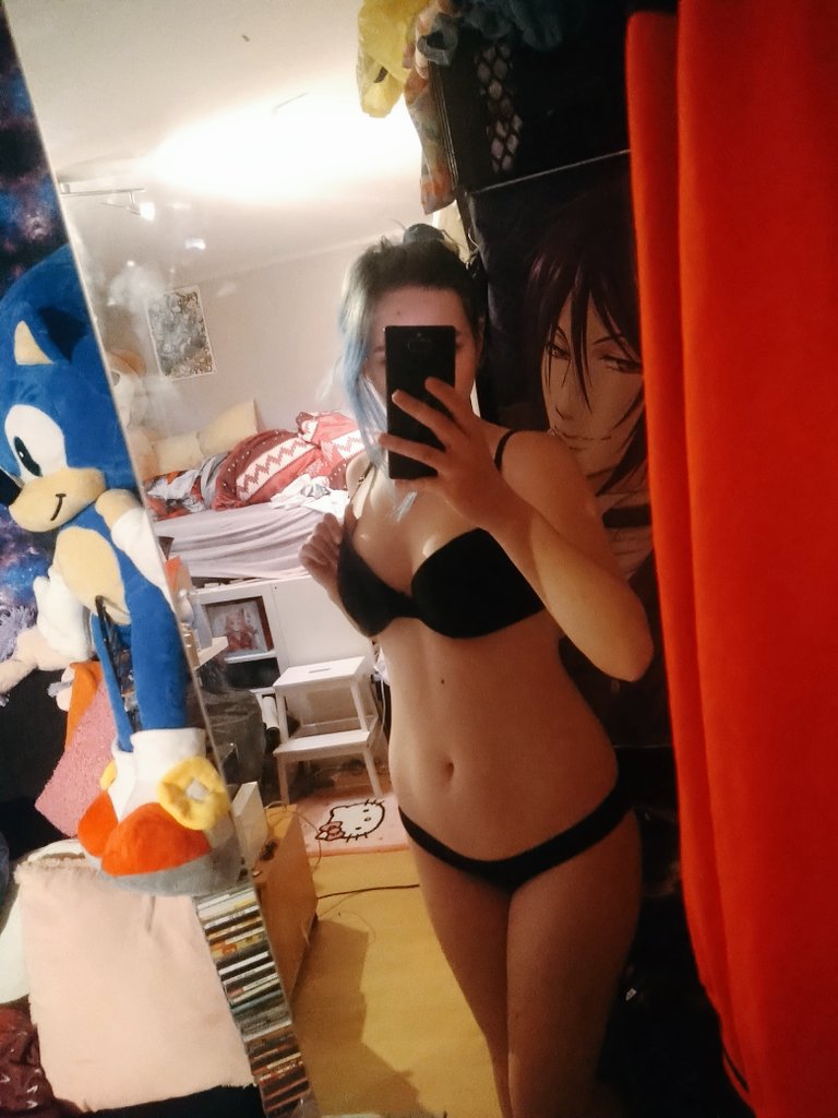 Fanservice_Cos's tweet photo. #underwear #underwearselfie #colourhair #animegirl #bodypositivity was Bauch anspannen machen kann 😅 https://t.co/4dEQlj4lA7