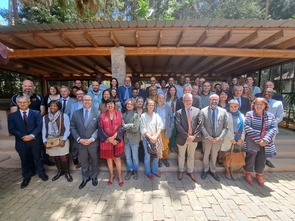 ambafrmada's tweet photo. Séminaire de rentrée pour les nouveaux arrivants. L'Ambassadeur de 🇫🇷 et les chefs de service de l'Ambassade ont accueilli les nouveaux agents à l'hôtel Bois Vert à #Ivato pour leur souhaiter la bienvenue et les accompagner dans leur prise de fonction.
Tonga soa ! https://t.co/Hr5AQMz2PM
