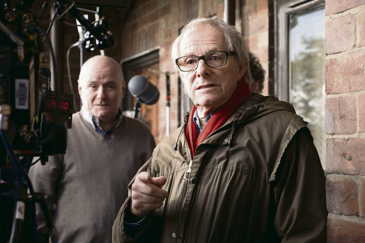 Close_UpMag's tweet photo. Image du jour : #DaveJohns et #KenLoach sur le tournage du film Moi, Daniel Blake
#picoftheday https://t.co/VzVIOXx86n