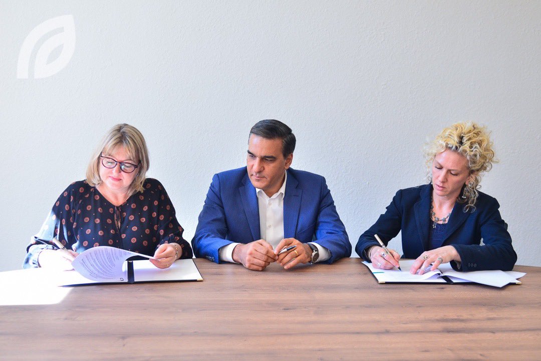 atatoyan's tweet photo. Important Agreement of Cooperation signed between #Lemkin Institute for #Genocide Prevention @LemkinInstitute &amp; Center for Law and Justice “#Tatoyan” foundation. Special thanks to the real professionals, the Lemkin Institute co-chairs, Ms. @ivmassiminok &amp; Ms. @vonJoedenForgey https://t.co/CkAjzqbJ7Y