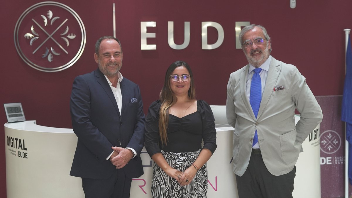 EUDEbusiness's tweet photo. #EUDEtalks | Ayer por la tarde tuvimos el placer de recibir en las aulas de @EUDEbusiness a Dª Sayal Lorena Aristizabal Plata, Directora del Programa Administración de Negocios Internacionales en @Areandina.🗣

 👏¡Muchas gracias por la oportunidad!👏 https://t.co/5F2AhM891E
