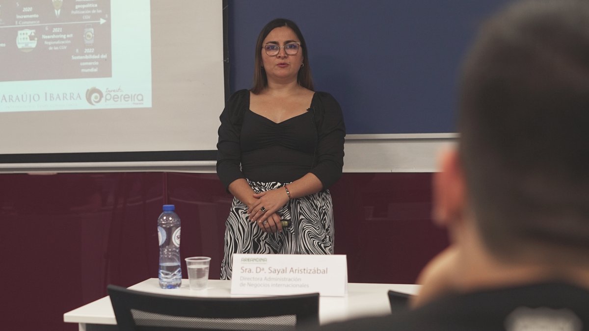 EUDEbusiness's tweet photo. #EUDEtalks | Ayer por la tarde tuvimos el placer de recibir en las aulas de @EUDEbusiness a Dª Sayal Lorena Aristizabal Plata, Directora del Programa Administración de Negocios Internacionales en @Areandina.🗣

 👏¡Muchas gracias por la oportunidad!👏 https://t.co/5F2AhM891E