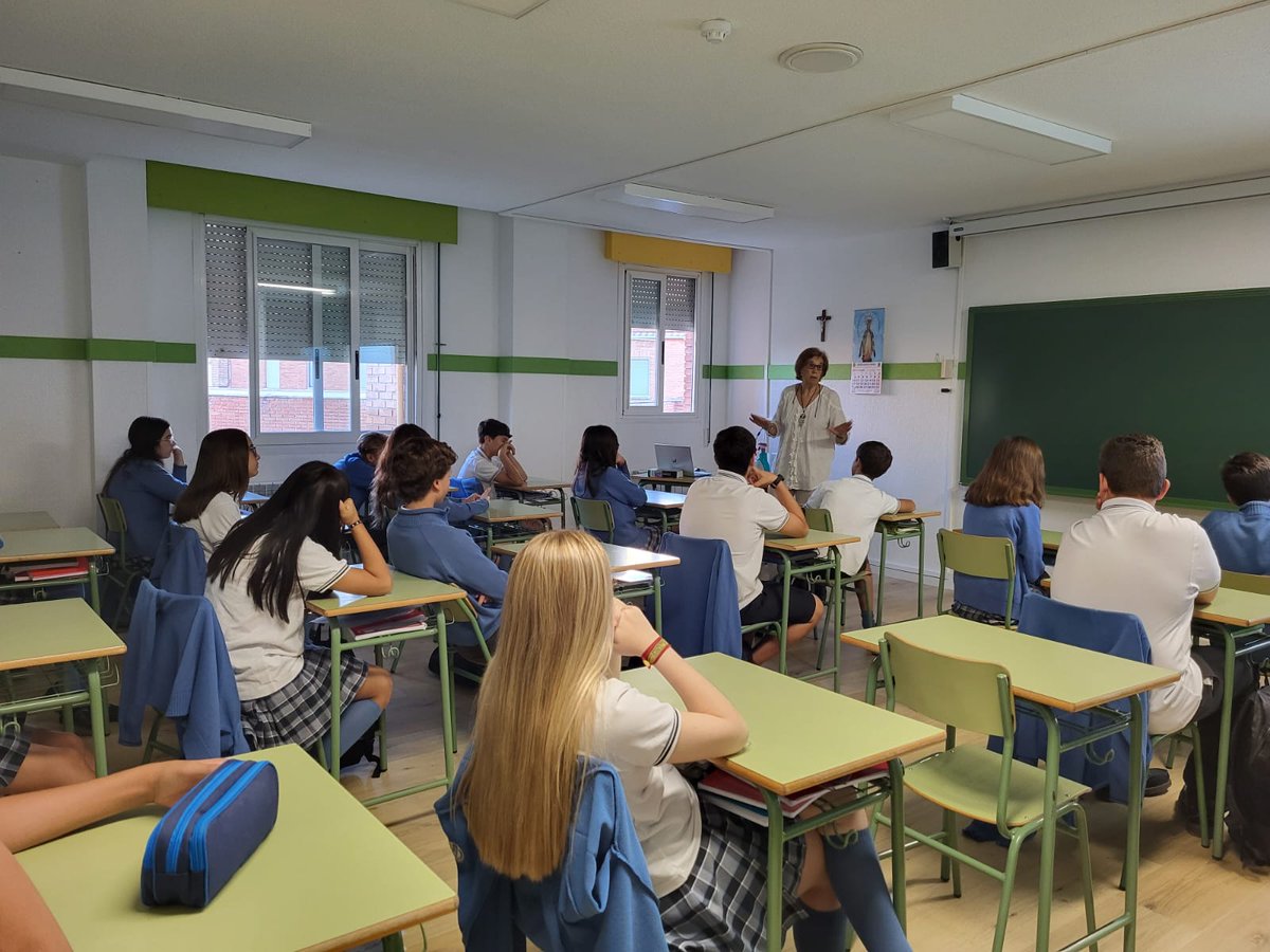 sanjosevalde's tweet photo. 👉Los alumnos de #2ESOA comienzan el programa de #técnicasdestudio📚 con nuestra #orientadora
#SanJosé #Since1878 #colegiosHHCC #EducaciónVicenciana #colegiosconalma https://t.co/oaPD7XPUxL