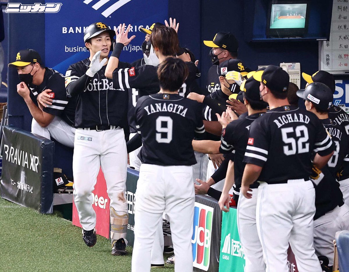 nikkan_hawks's tweet photo. 【 #ソフトバンク - #オリックス CSＦ③】

７回に #野村勇 選手が右翼越えソロ！
ＣＳ初のスタメン起用に応えました🙆‍♂️

#sbhawks https://t.co/6OGHgIc8ff