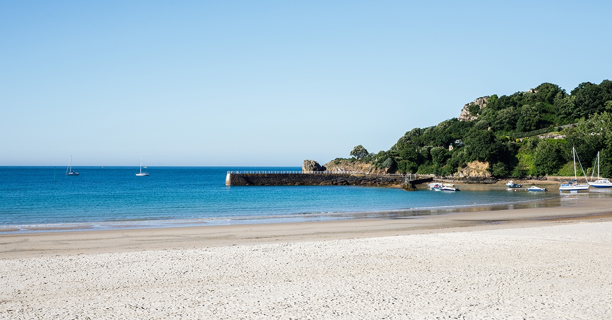 We've moved to our winter opening times at our St Brelade Shack! Find times &amp; book on our website... and don't forget that parking is now free in St Brelade's Bay! 🚗 #jerseycrabshack #winter #freeparking