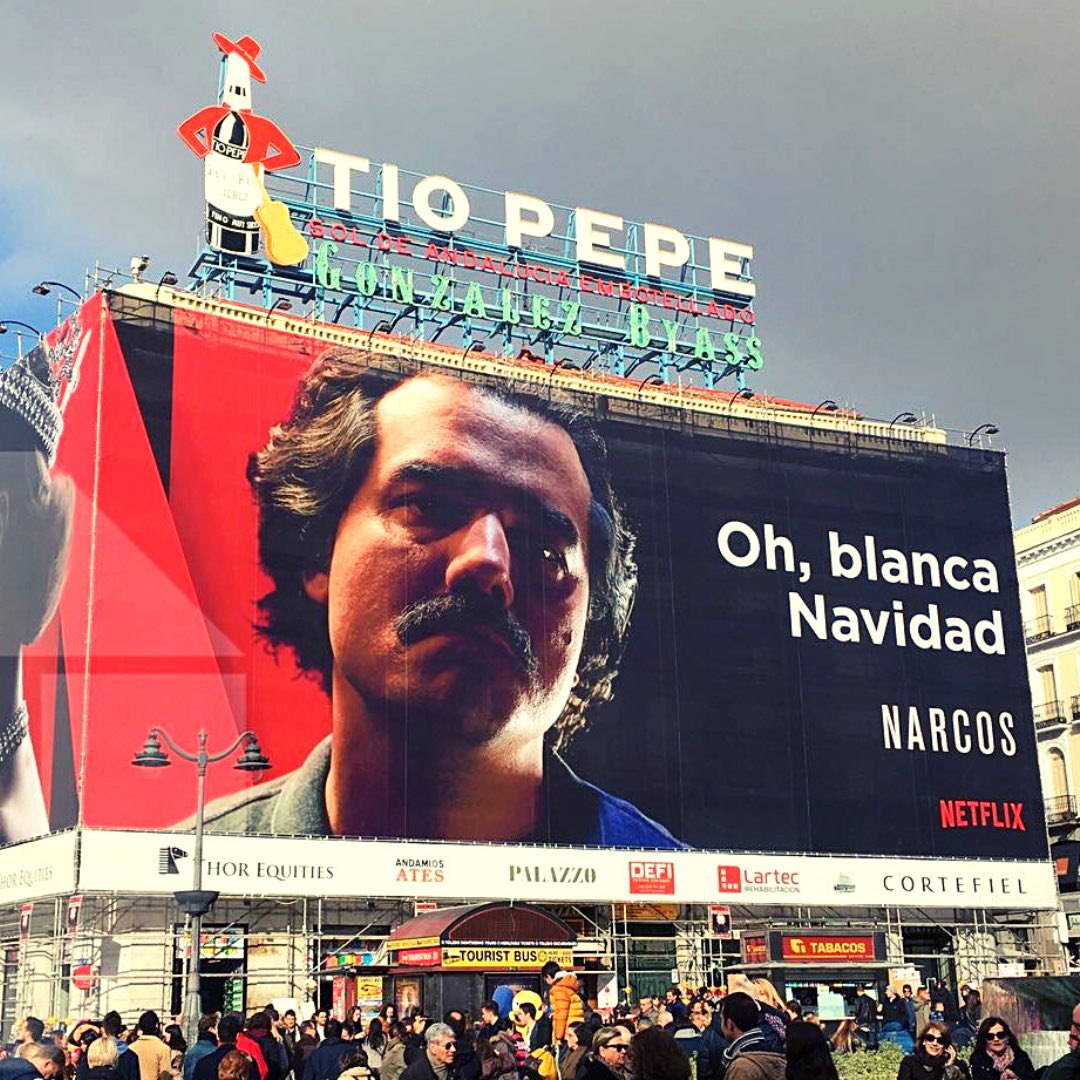 fluyans's tweet photo. ¿Por qué la mayoría de nosotros se pondría un gorra de @netflixes y no de Antena 3 o cualquier otro canal de TV? 

Porque Netflix mola y mucho… y no solo por las series, películas o documentales sino por todo branding que hay detrás de la marca. 

Post completo en IG @fluyans https://t.co/0jvOEC5t5d