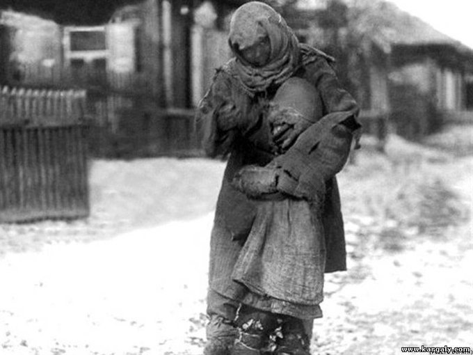 Starving mother and child during Asharshylyk, 1930s