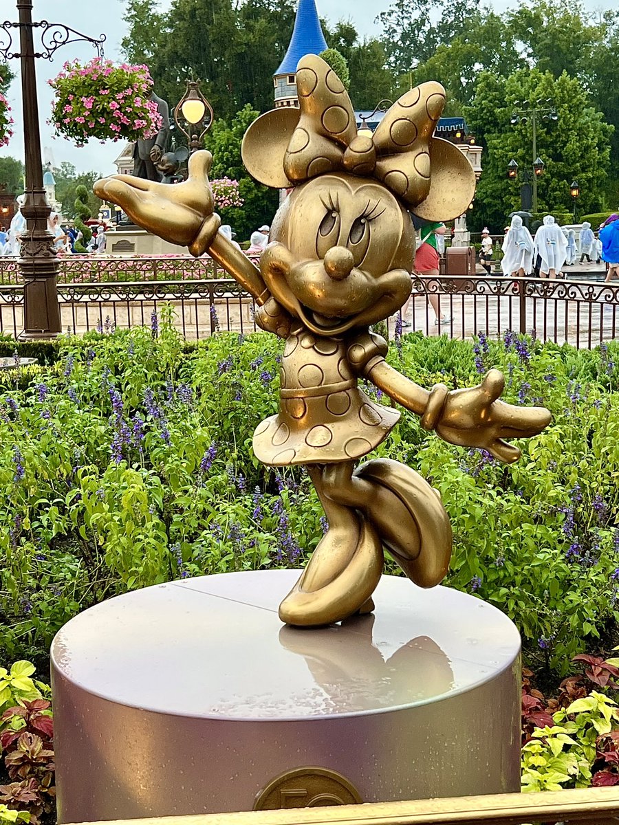 ogorangebird's tweet photo. It’s the weekend and I’m ready to get back to a park 🙂 #WaltDisneyWorld #dailydisney #MagicKingdom https://t.co/WhfQQu50jX
