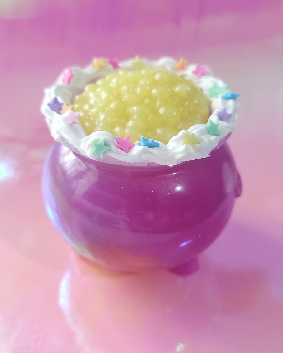 NiKi_LoliRock's tweet photo. Ya que estamos lo subo por aquí. Disponible por 9 euros gastos de envío incluidos. No está perfecto y por eso la oferta 🎃👀 https://t.co/NW5OQo5ujY