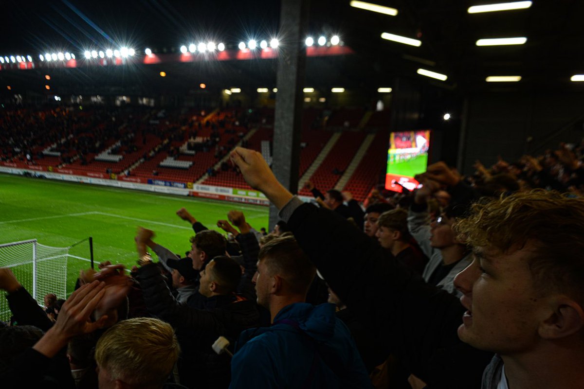 edmegawatts's tweet photo. Last Tuesday, I hopped down to The Valley to watch @OfficialECFC vs Charlton Athletic. The score was unfortunate, however I captured some lovely moments during the game. (1/4) https://t.co/WpU60PQzWB