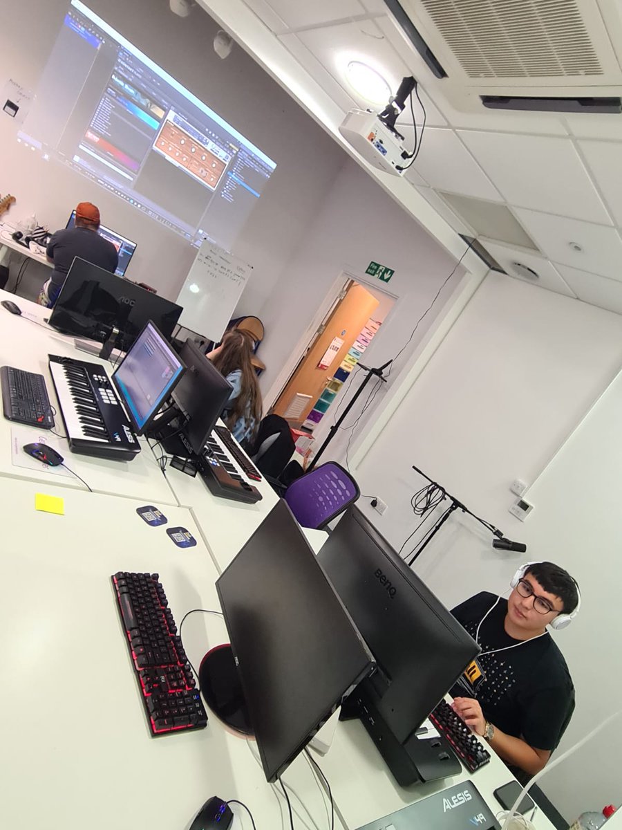 SwanseaMAD's tweet photo. We're really excited to have started our new #MusicProduction sessions at #SwanseaMAD and had a brilliant time this week! If you'd like to learn the essentials of producing music, please book your place via: https://t.co/XWwLSiESUZ https://t.co/9sDtpdt4r3