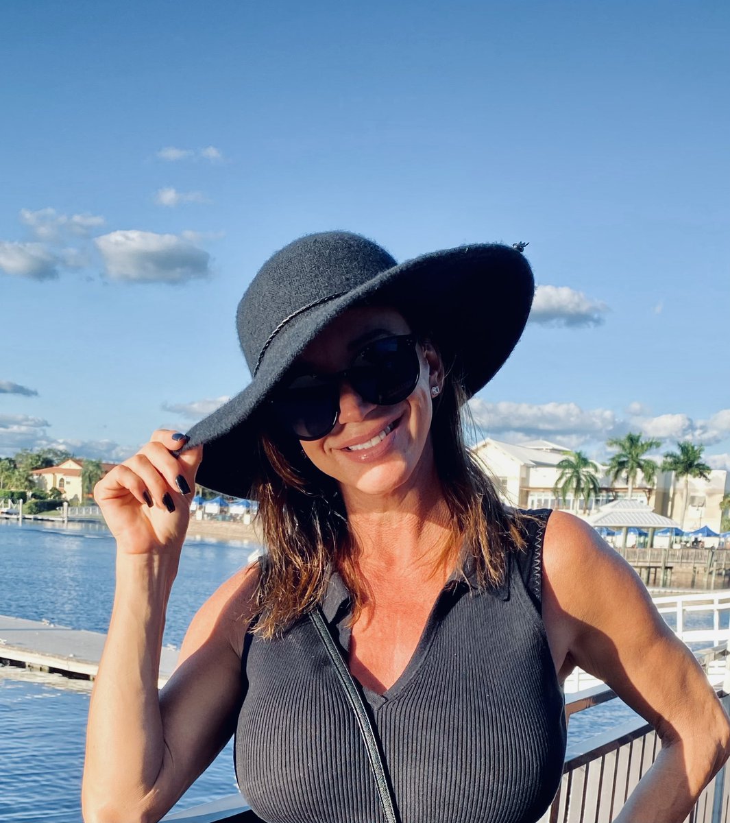 Rachel Aziani on Twitter: "Good morning… happy Friday everyone! 🌟