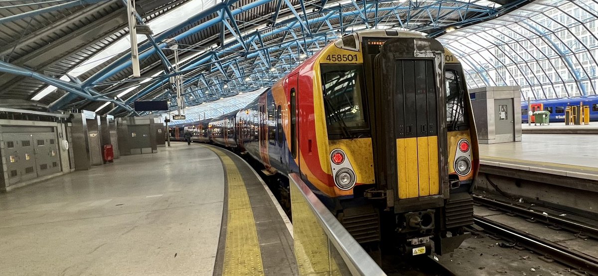 PlatformEdge1's tweet image. First time on a @SW_Help train 👀

458505 + 458501 takes me from Waterloo to Vauxhall #Class458