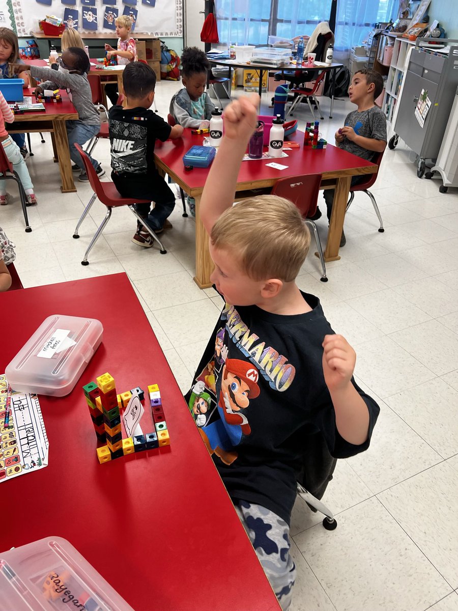 emcclungGES's tweet photo. We had a great time during STEM building haunted houses for our ghosts! #TenTimidGhosts @GES_lions @glndschools https://t.co/NFTooMFH1F