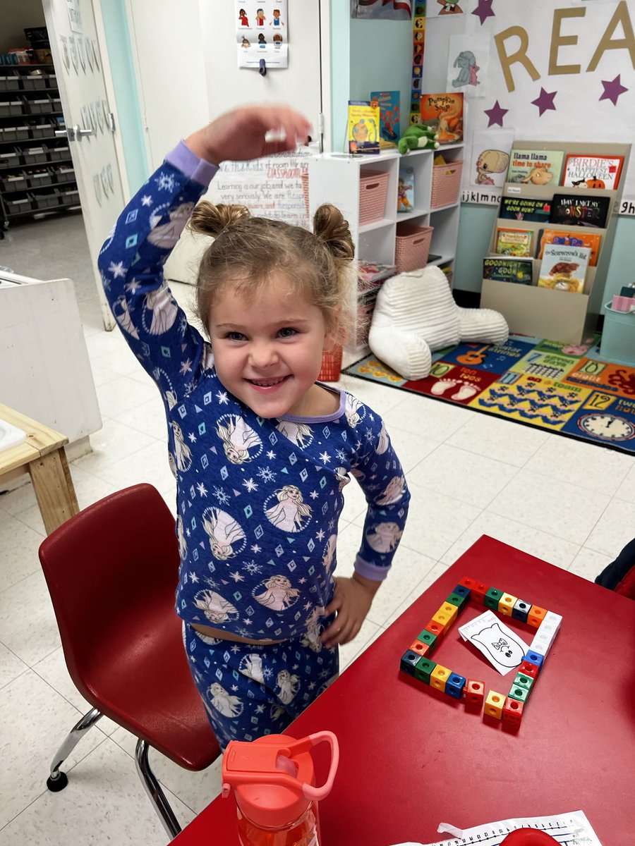 emcclungGES's tweet photo. We had a great time during STEM building haunted houses for our ghosts! #TenTimidGhosts @GES_lions @glndschools https://t.co/NFTooMFH1F