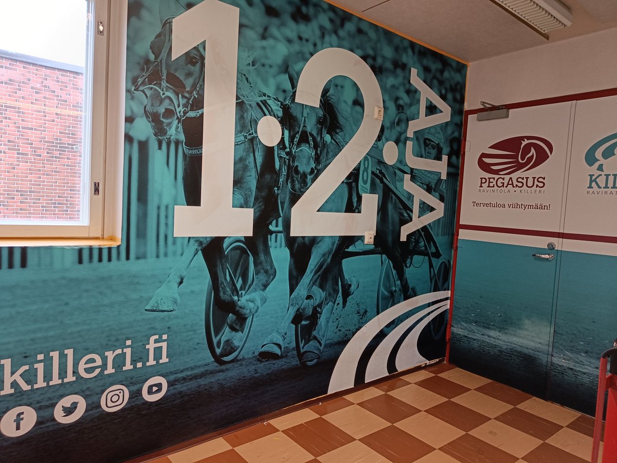 Katsomoravintola Pegasuksen uudistunut sisäänkäynti odottaa illan yrittäjäravien vieraita. Infoa ravi-illasta löytyy oheisesta linkistä. Tervetuloa! killeri.fi/kalenteri/tapa… #ravit #yrittäjäravit <a href="/KSyrittajat/">Keski-Suomen Yrittäjät</a>