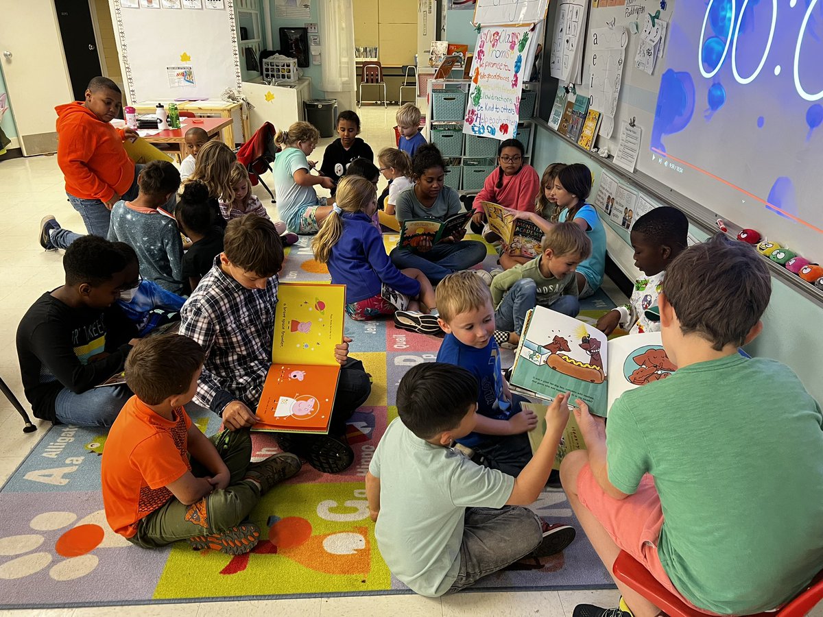 emcclungGES's tweet photo. We love reading with our 5th grade buddies!! @glndschools @GES_lions https://t.co/3ZOKiSCc7b