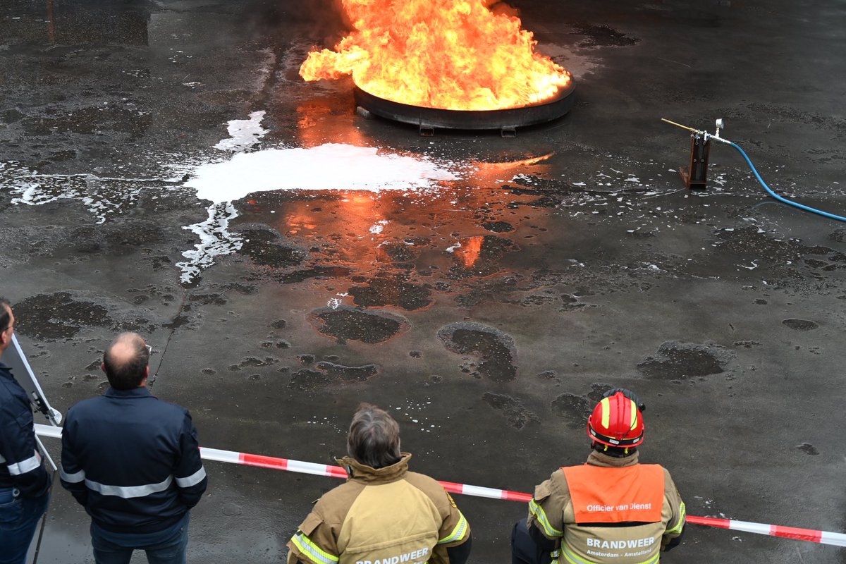#fluorvrij #blusschuim test dag in Arnhem met oa <a href="/BrandAdam/">Brandweer Amsterdam</a>