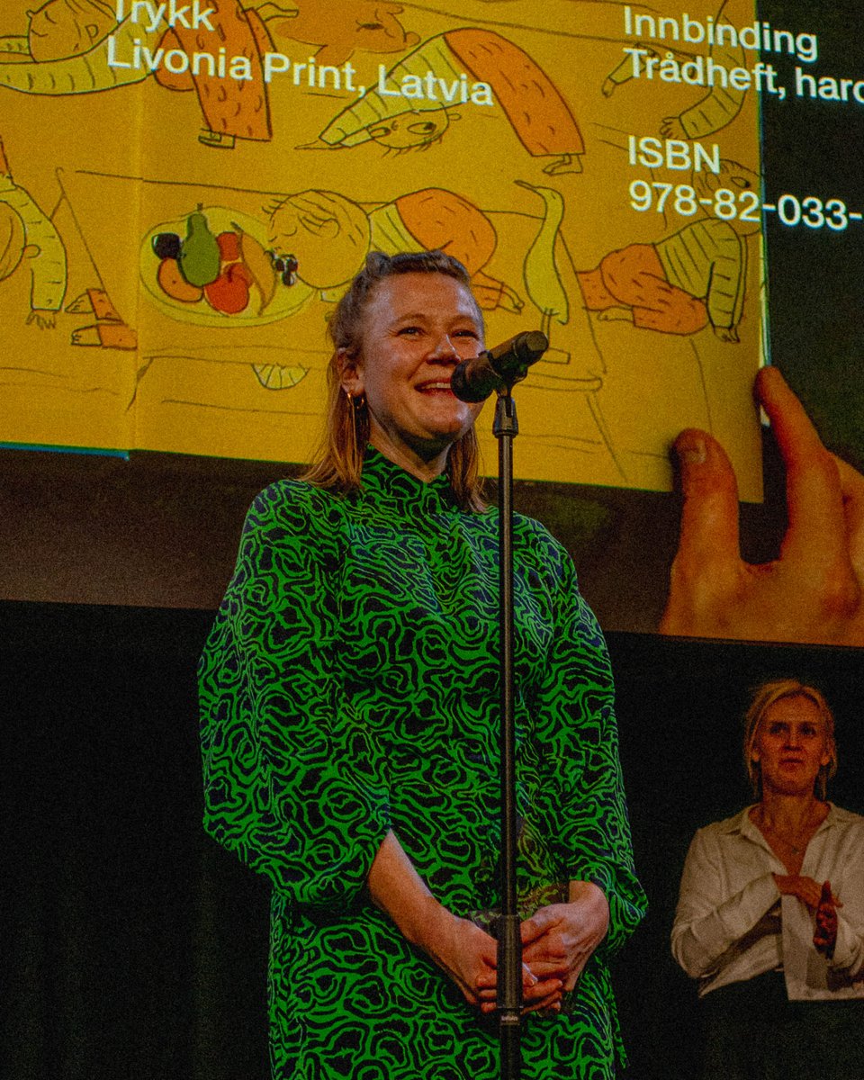 Grafill's tweet image. – At en illustrert bok for barn får den gjeveste utmerkelsen viser viljen norske forlag, formgivere og forfattere har til å tilby høy kvalitet til barn. I går ble barneboken Dyrene sover kåret til Årets vakreste Bok. grafill.no/avb/nyheter/ka…