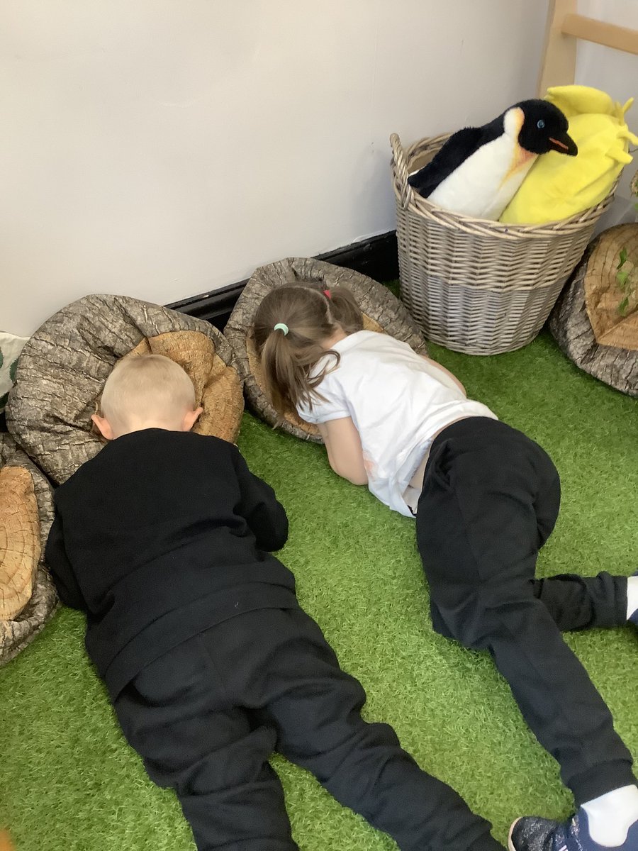 BlackoPrimary's tweet photo. We created our own maths game. We worked together to cut & write our own number cards. The children took turns to hide each number and then used positional language as clues. The children put the numbers in order to work out which card was missing. @ThePennineTrust #MathsEYFS https://t.co/u7VkqL3PXr